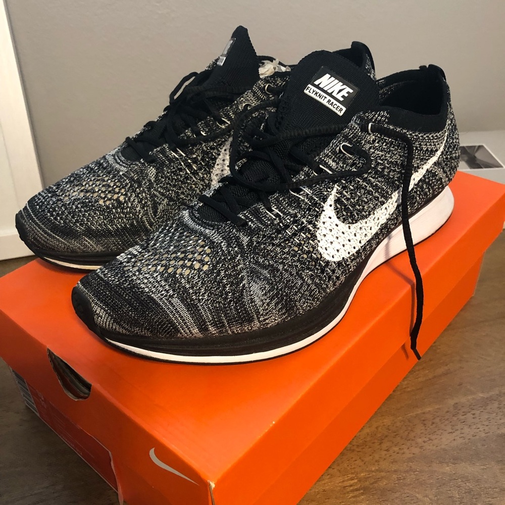 Nike flyknit racer Oreo 1